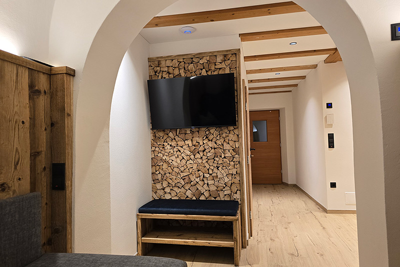 TV Wand Ferienwohnung Weingenuss