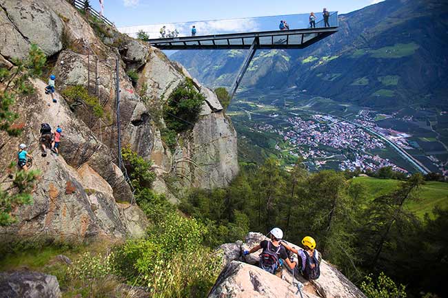 Piattaforma panoramica e parete da arrampicata „Unterstell“ a Naturno